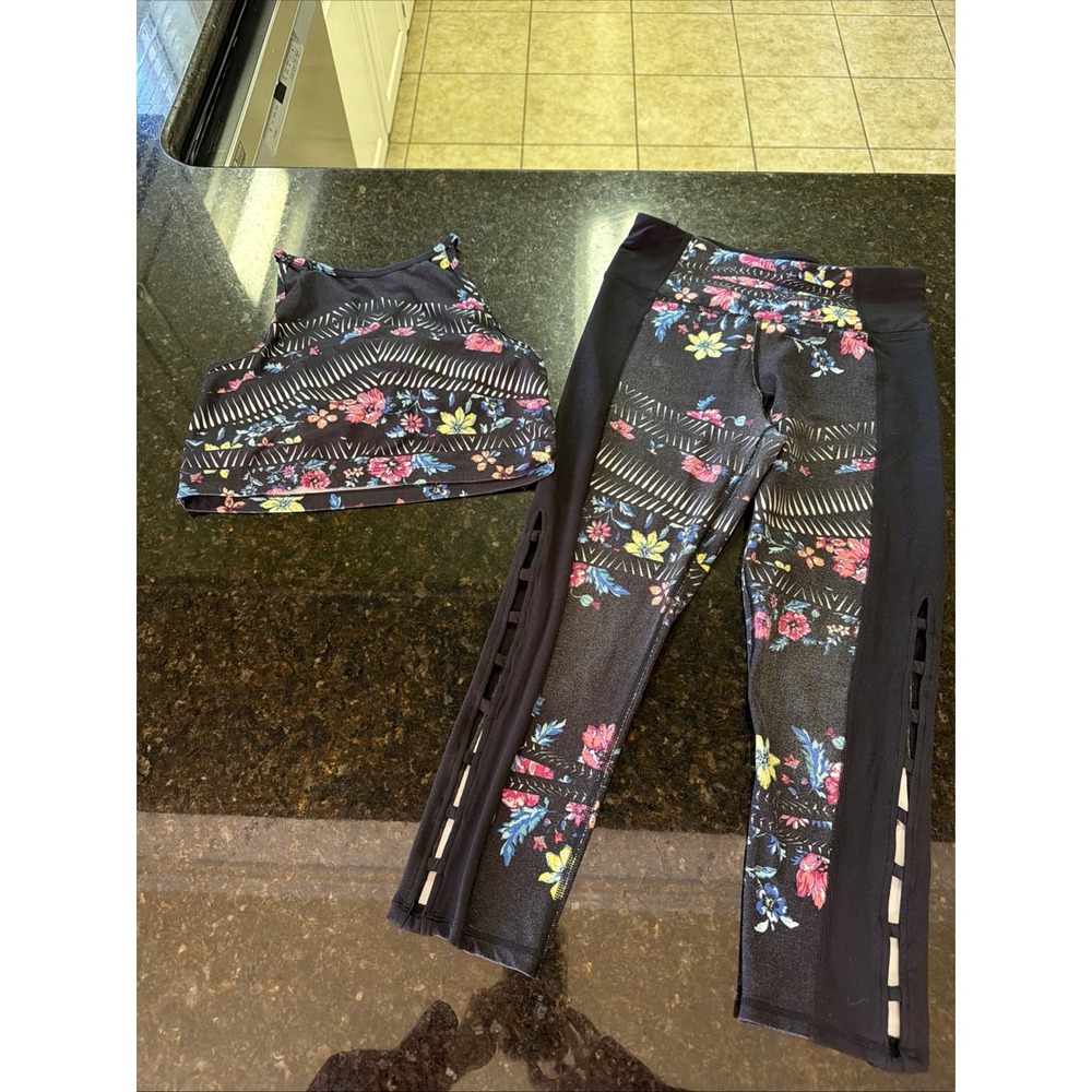 Betsy Johnson Performance Workout Set Bra Leggings Sz S Black Gray Floral